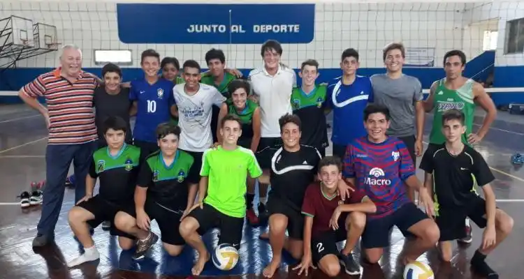 La preselección U15 masculina de la Asociación Nicoleña entrenó en el gimnasio de Los Andes