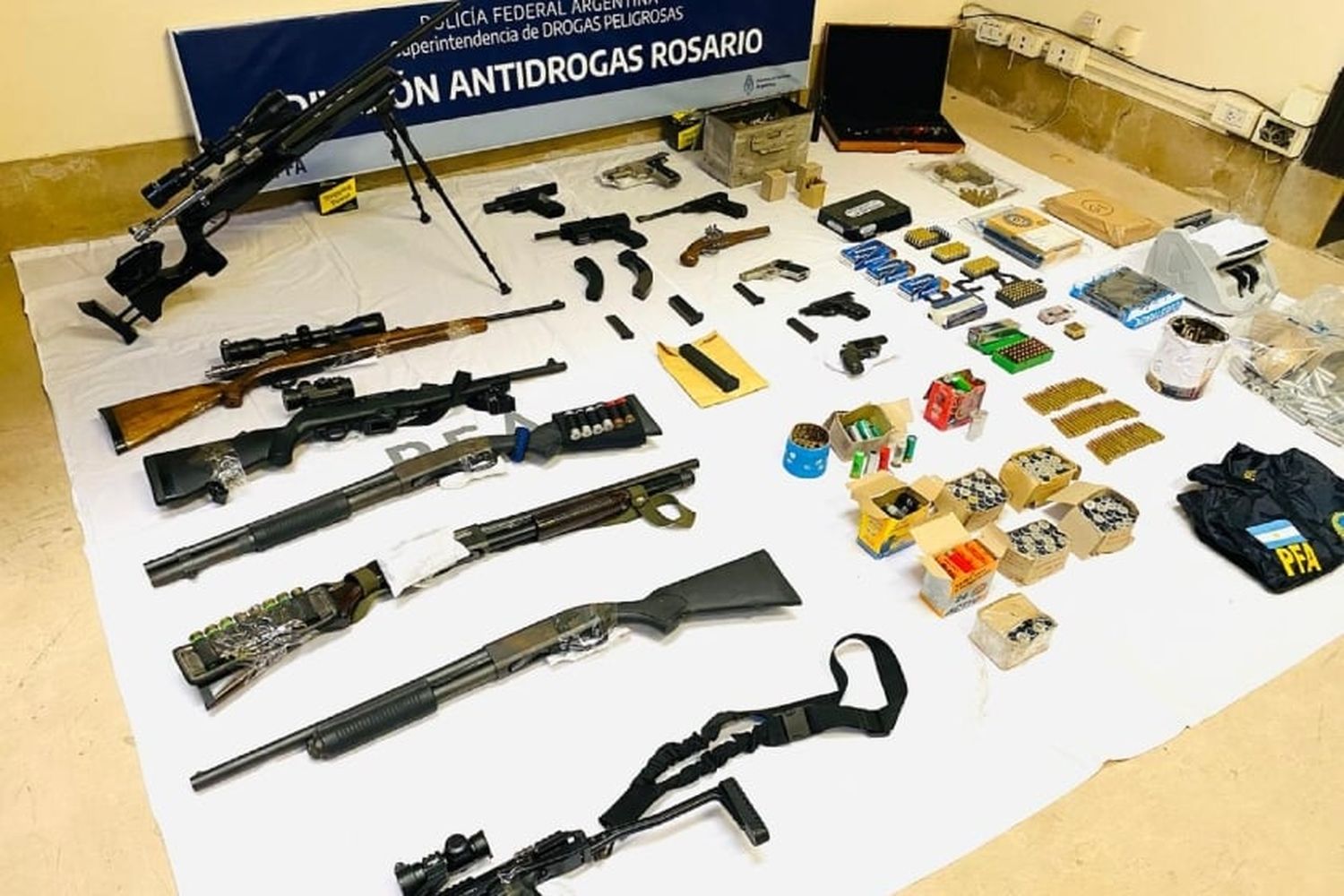 Desarticularon una banda de narcomenudeo en zona oeste: cuatro detenidos y un arsenal de armas secuestradas