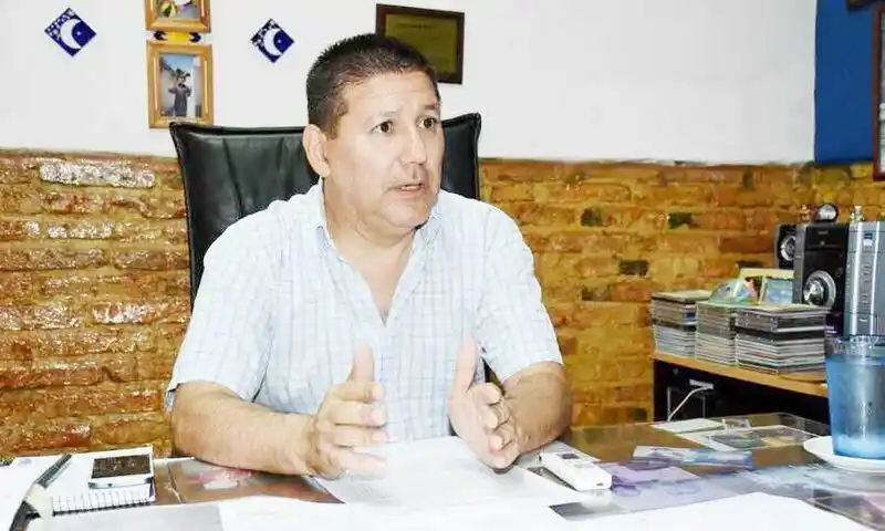 Por supremacía constitucional los intendentes
impugnados pueden legalmente ser candidatos