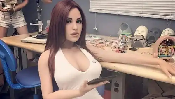 La robot sexual que revolucionó Tinder durante 2 horas