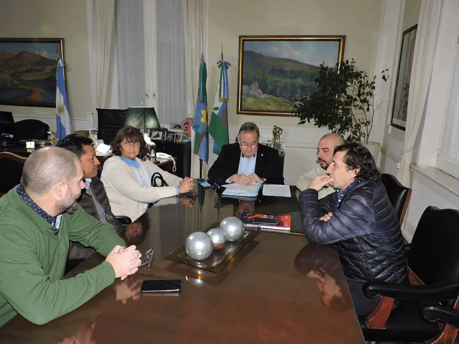 Se firmó contrato para realizar obras en la escuela de Cerro Leones