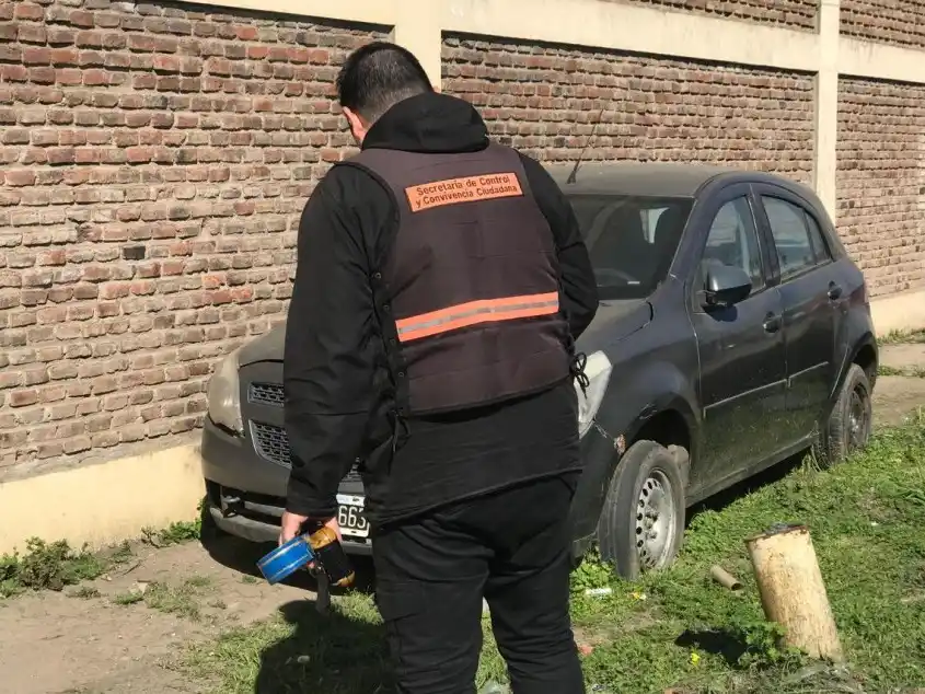 La Municipalidad ya retiró 156 vehículos abandonados de las calles en lo que va del año.