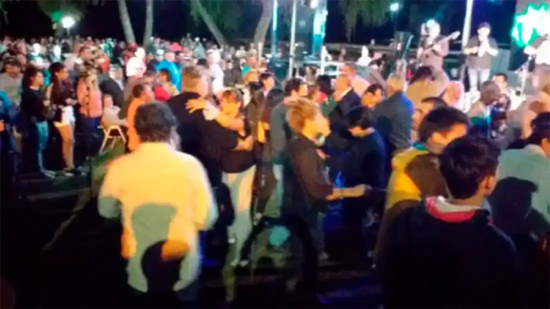 Insólito: más de 3000 personas participaron de una fiesta con baile en Santa Elena