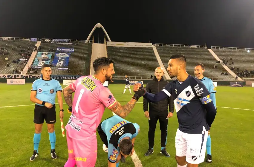 Alvarado lo dio vuelta y logró el triunfo