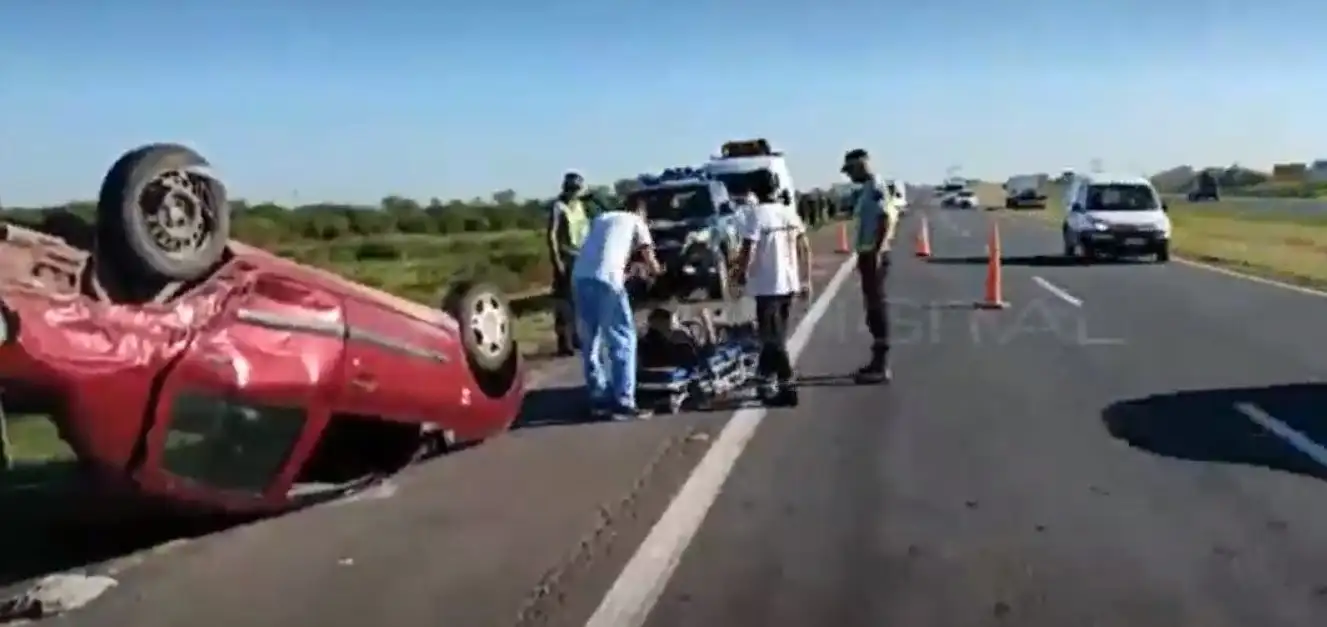 Dos automóviles involucrados en un accidente