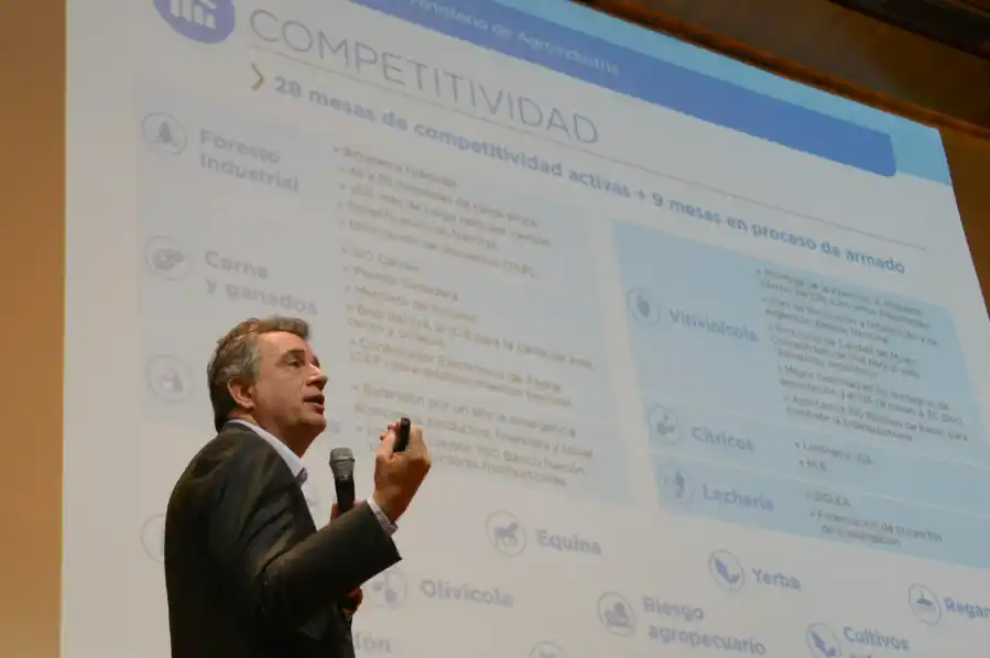 Luis Etchevehere anunció la creación de un polo agrotecnológico en el INTA Castelar