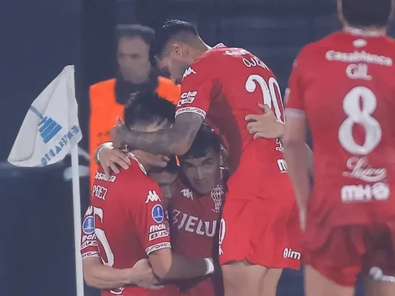 Huracán lo dio vuelta en el Centenario y quedó a un paso de los octavos