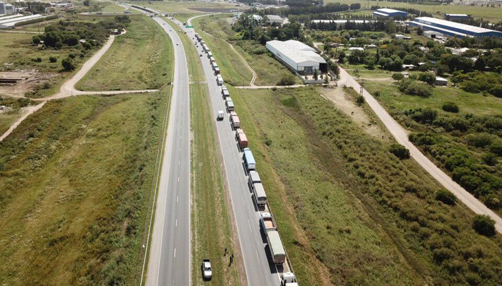 Creció 33% el ingreso de camiones a los puertos de Rosario por la cosecha gruesa
