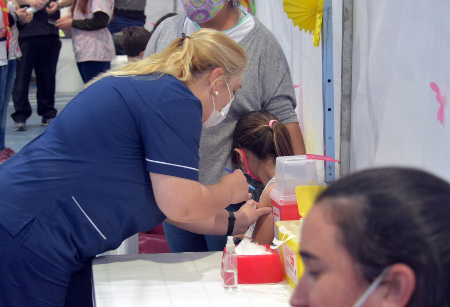 El presidente de la Sociedad de Pediatría pidió vacunar a los niños para "salir de la pandemia"