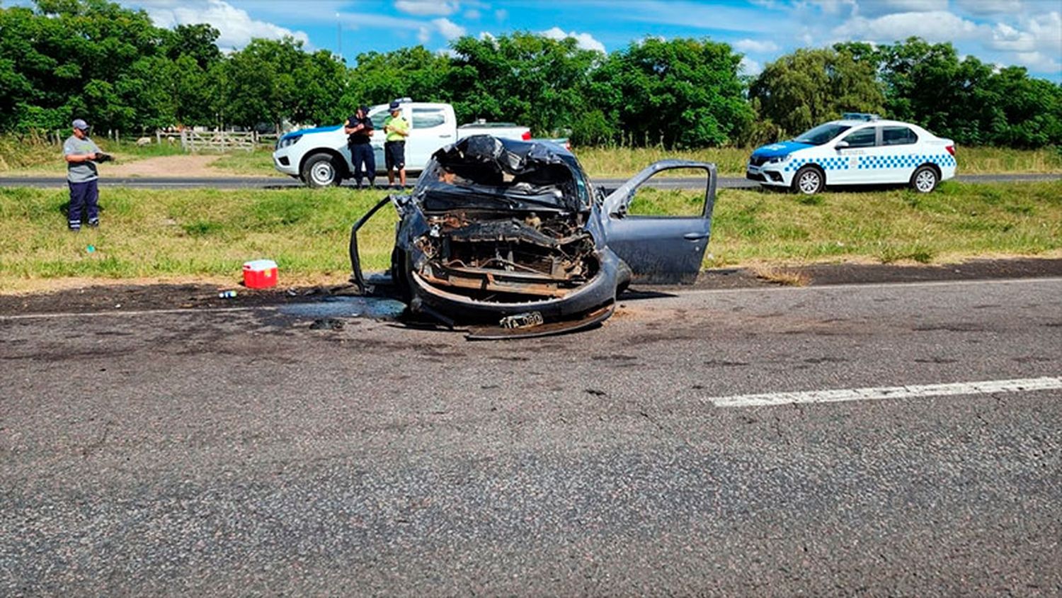 Identificaron a la mujer que murió al volcar en auto en la ruta 14: su familia fue trasladada al Centenario