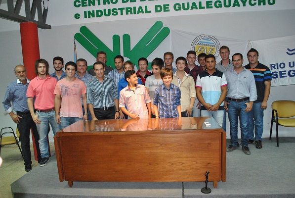 La FAE premió a los campeones del 2015