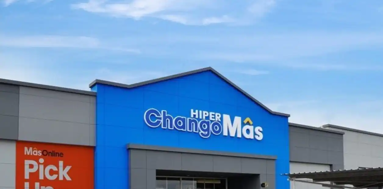 De Narváez le cambia la cara a Walmart: Los locales ya se llaman Hiper ChangoMás en Luján, Avellaneda y Olavarría