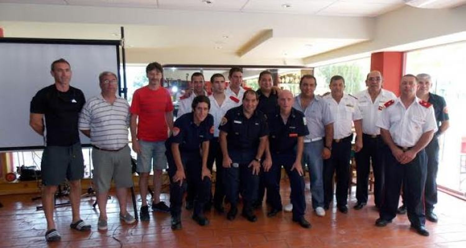 Culminó curso de buceo en bomberos