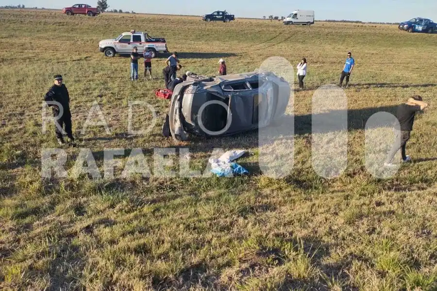 Siniestro vial en Autovía 19: una familia viajaba en su auto, volcaron y fueron hospitalizados en la ciudad