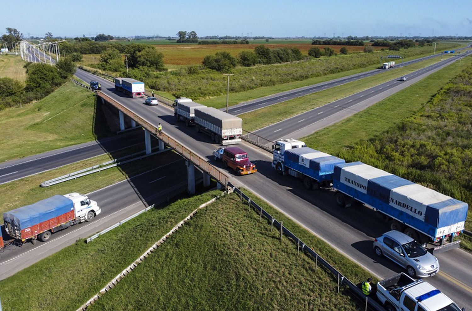 Paro de fleteros: "El transporte viene hace décadas en una desidia total"