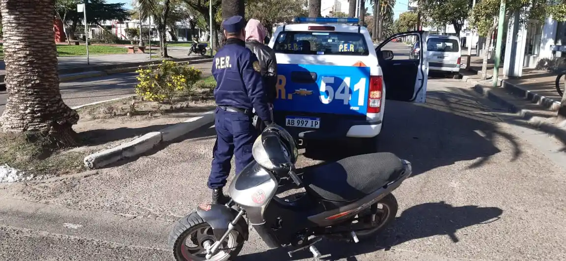 Detuvieron a un hombre de 41 años en Rocamora y 3 de Caballería