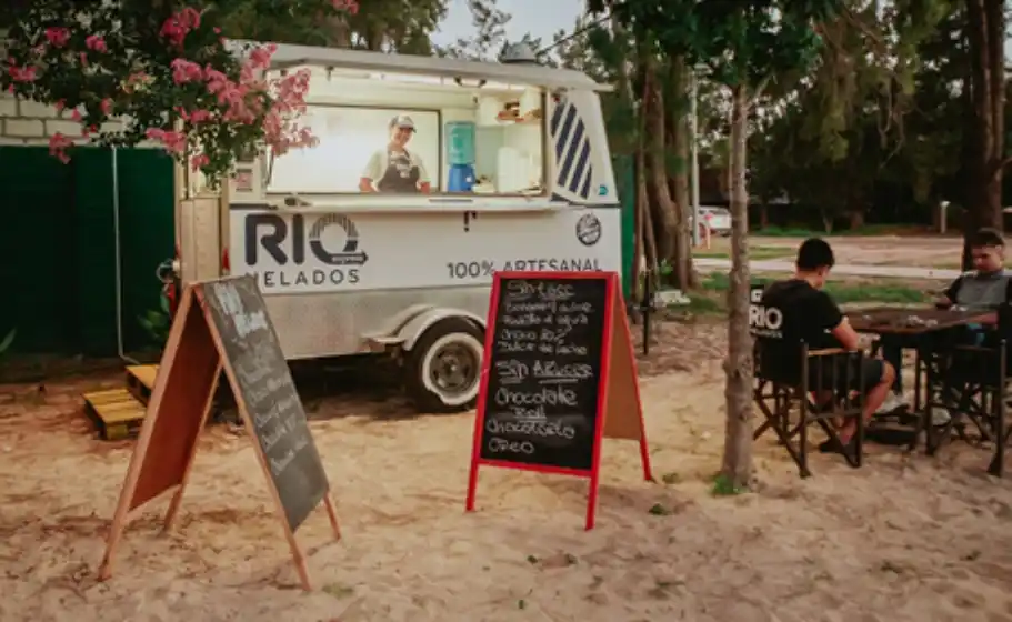 Una nueva heladería móvil se estaciona en uno de los barrios más transitados de la ciudad