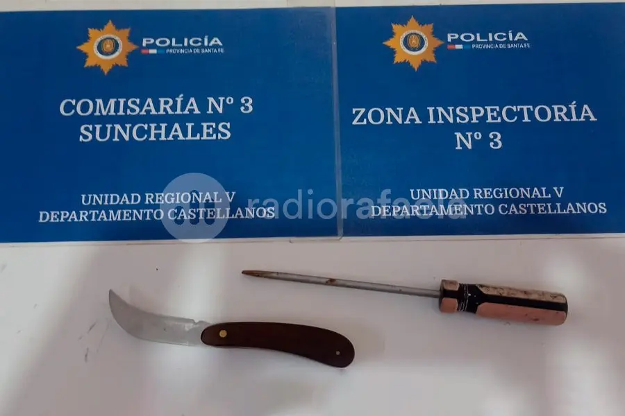 Lo atraparon en un patio ajeno y quiso atacar a los policías con una navaja: terminó detenido