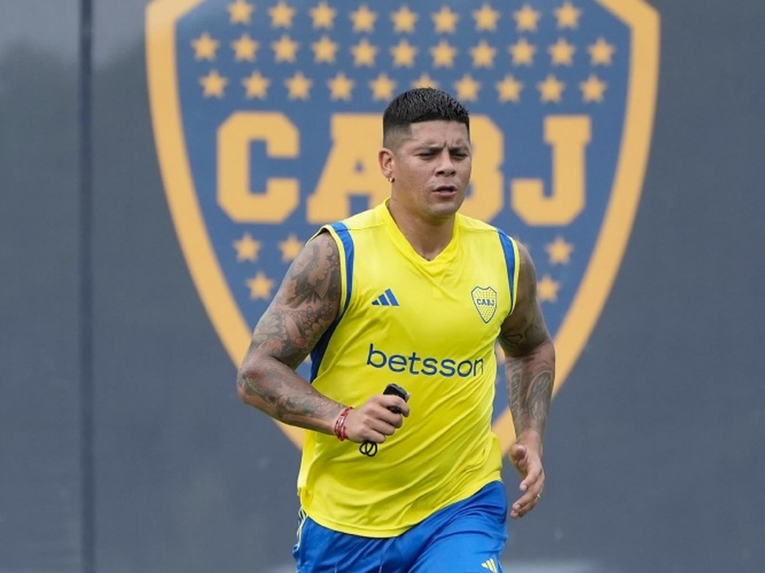 Rojo no pudo completar el entrenamiento y es duda