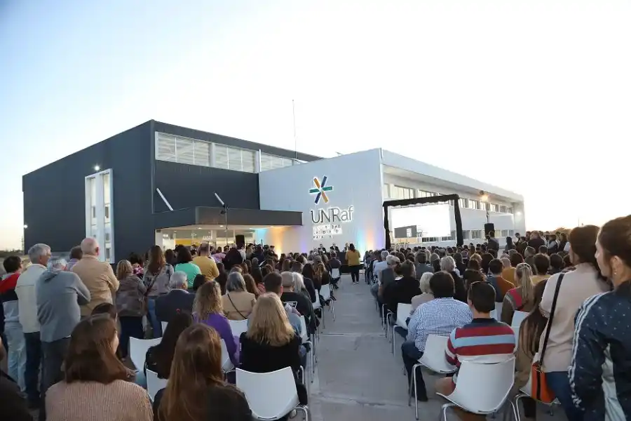 Inauguración de un nuevo edificio de 20 aulas en el campus de la Universidad Nacional de Rafaela