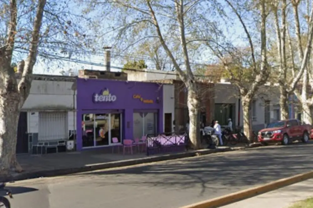 Heladería en Presidente Perón y Valparaíso.
