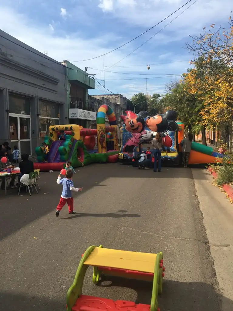 “Gurilandia” festejó su 35 aniversario con una auténtica fiesta callejera