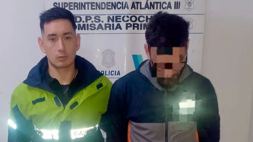 Alojado. En Comisaría Primera