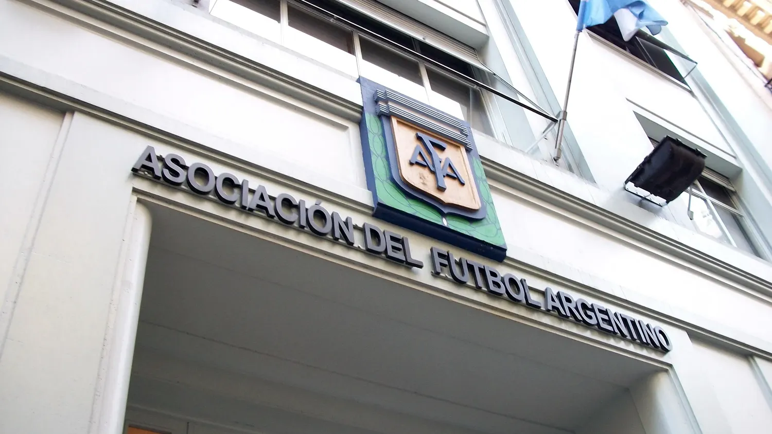 AFA fijó un nuevo domicilio en Pilar y quedó bajo la lupa judicial por presuntos pagos millonarios