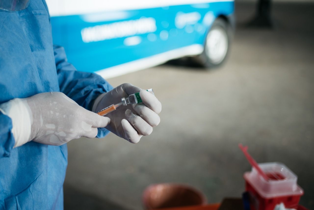 Los Ministros de Salud de todo el país acordaron diferir la segunda dosis 
