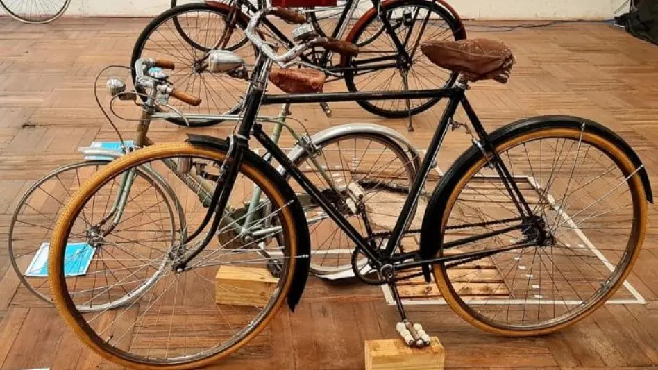 Con ejemplares de más de 100 años, inauguran una muestra de bicicletas antiguas