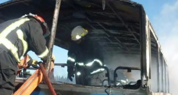 Incendio de colectivo en Ruta 9