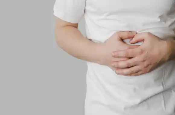 ¿Por qué nos hinchamos después de comer?