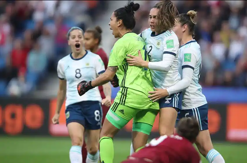 Por la historia: Argentina enfrenta a Escocia buscando pasar de fase por primera vez