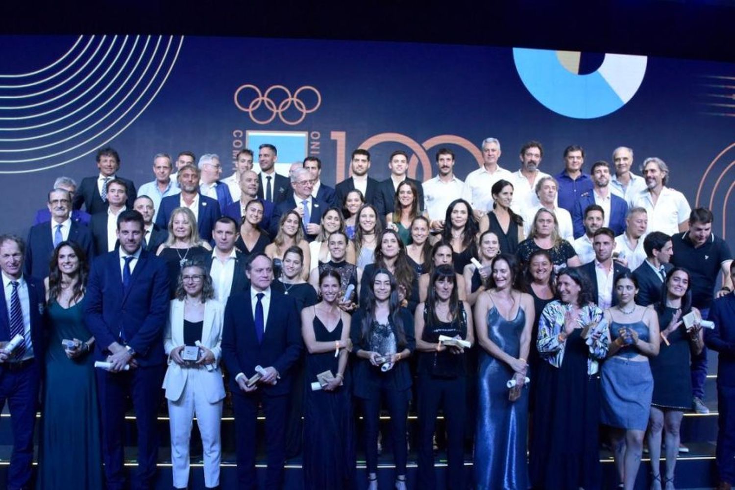 El COA celebró su gala de centenario con leyendas y figuras del deporte argentino