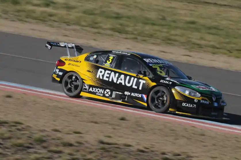 El Fluence de Pernía, ayer en Toay. (Foto web Súper TC 2000).