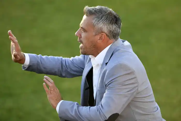 Presentaron a Pusineri