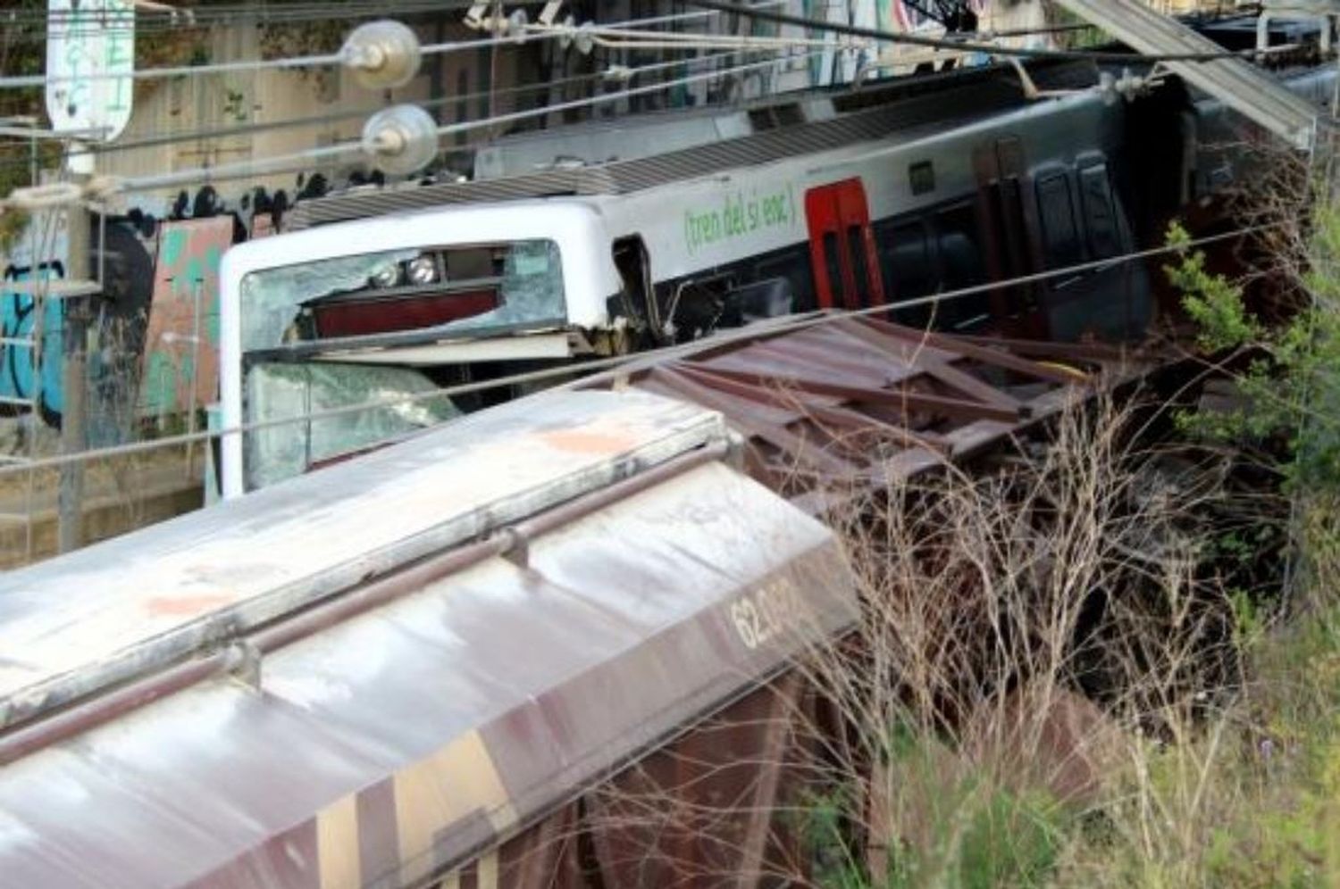 Choque de trenes en España: al menos un muerto y más de 80 heridos