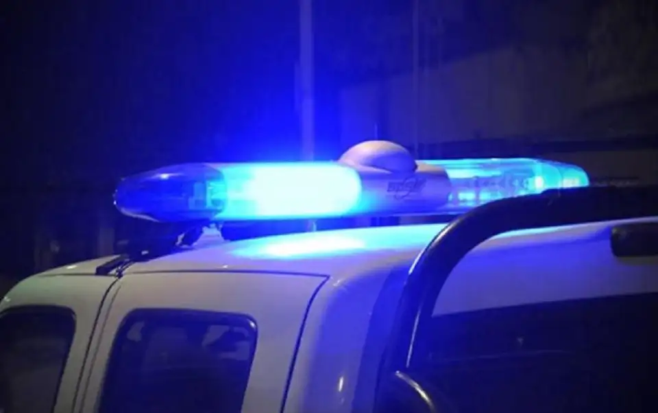 La Policía intentó ayudar a un hombre alcoholizado, pero debió reducirlo y quitarle un cuchillo cuando se puso violento