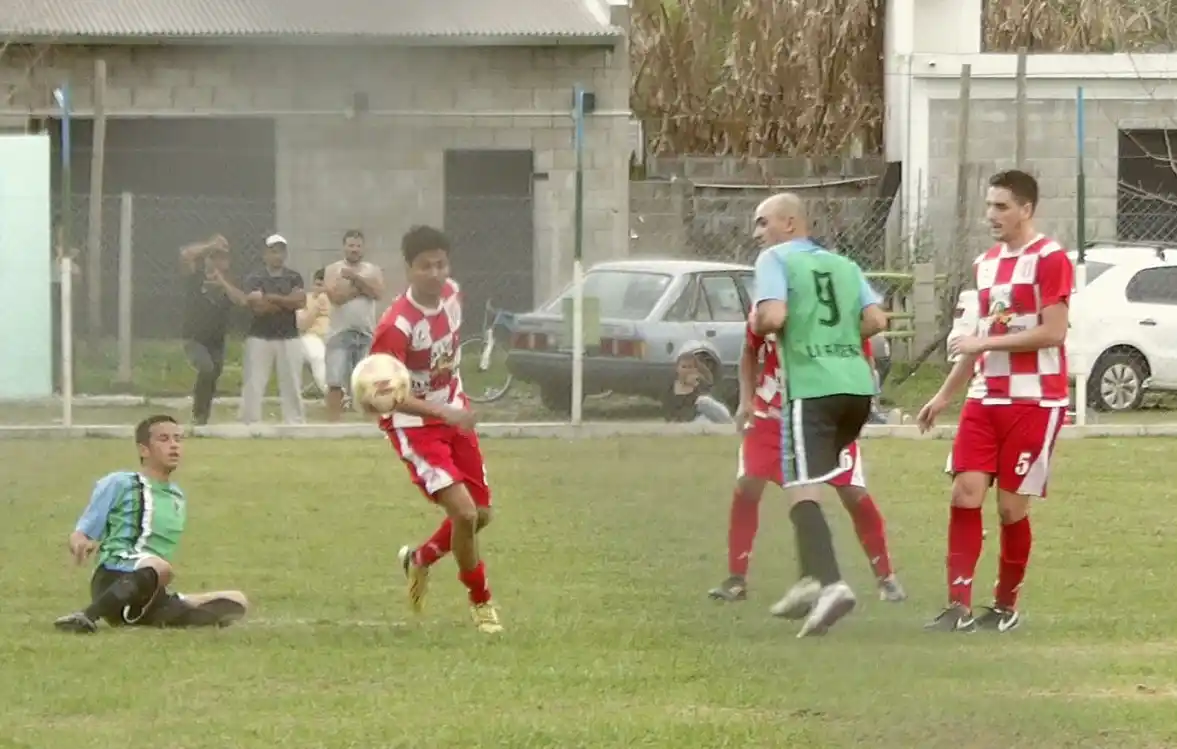 Black River igualó con La Ribera y no pudo achicar demasiado