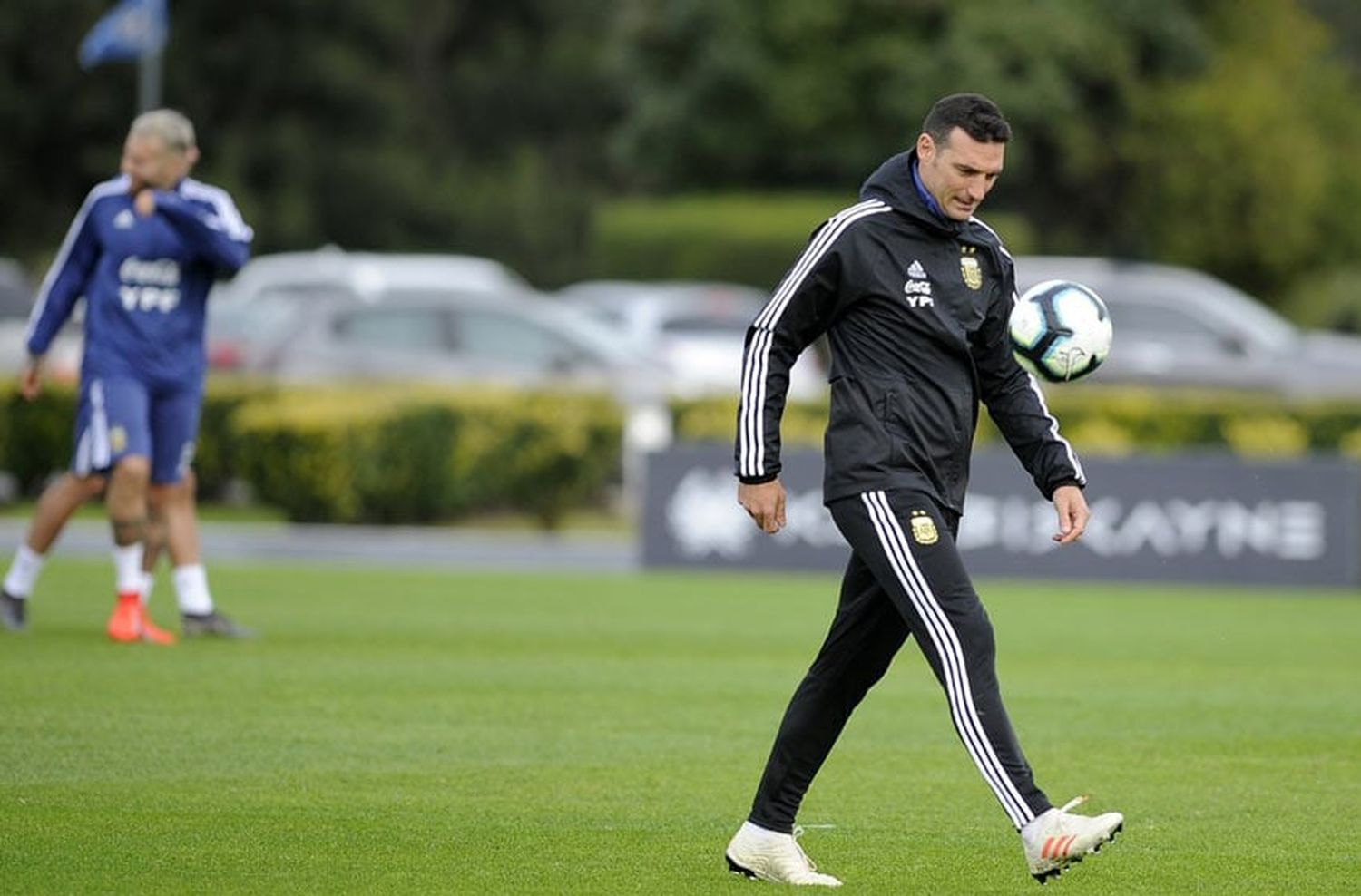 Scaloni: “Tenemos una base bastante consolidada, pero esperamos ver a los que hemos traído