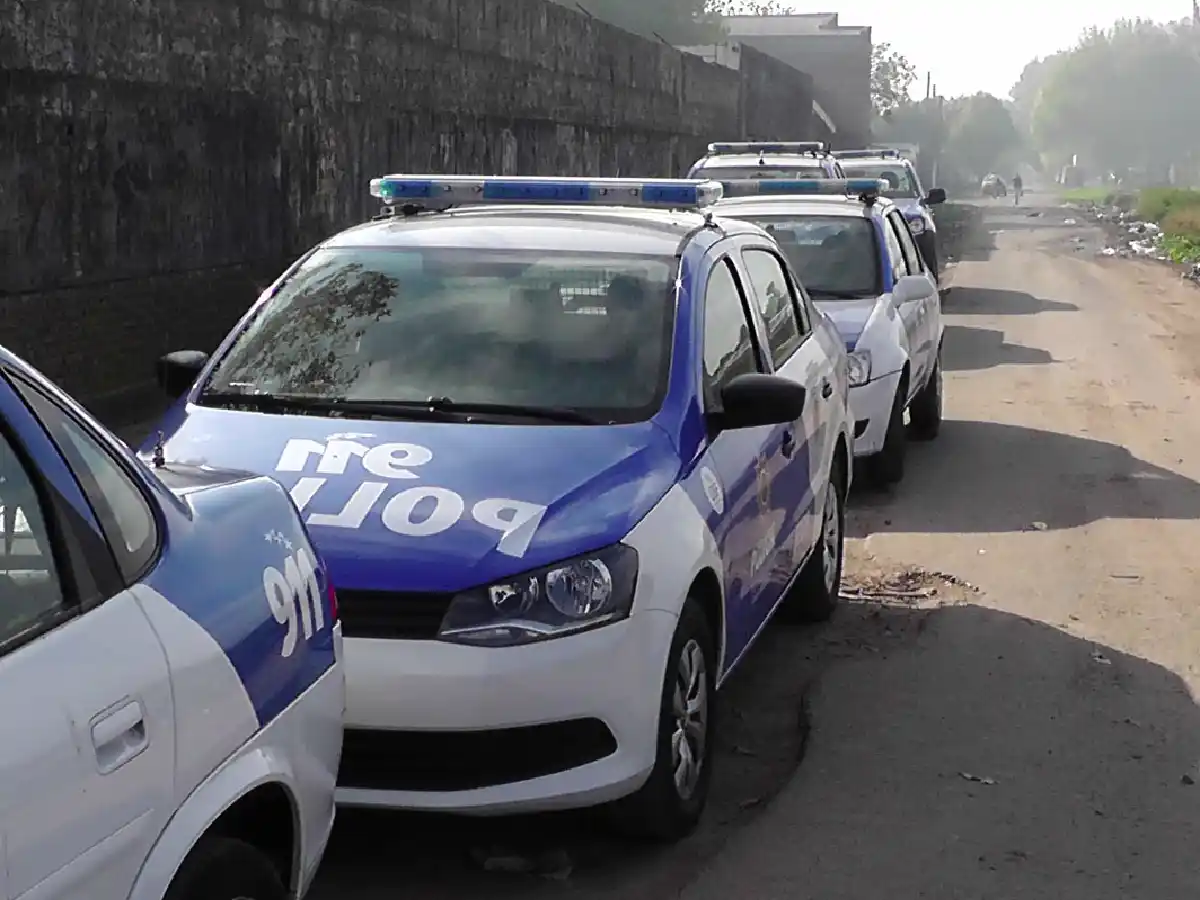 Morteros: perdió el control del auto, chocó con otro estacionado e impactó contra una casa