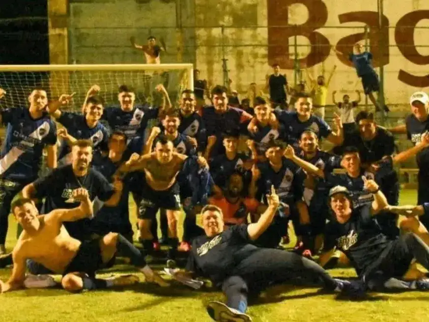 Toda la felicidad. Ben Hur ganó y está a un paso del Federal A. Foto: Gentileza.