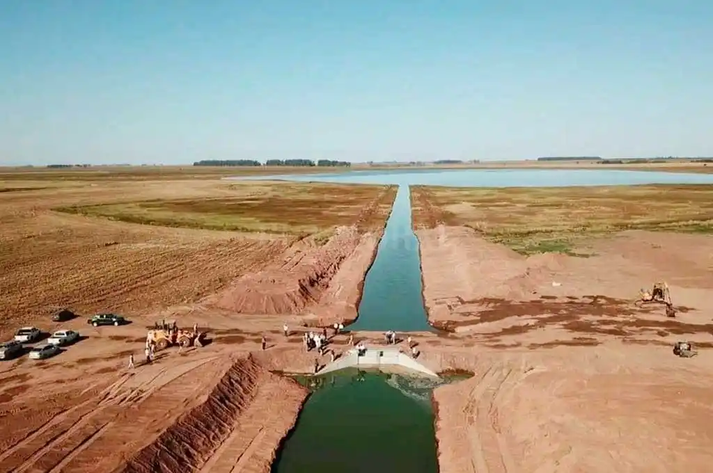 Laguna La Picasa: Buenos Aires acusa a Santa Fe de “volcarle” agua