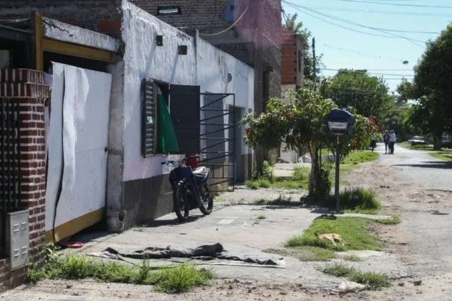Dos homicidios con sello de sicarios: fueron a sus casas, tocaron la puerta y los mataron