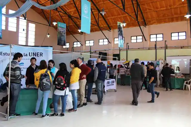 Se realizó la Feria de Carreras 2017 con gran asistencia de jóvenes
