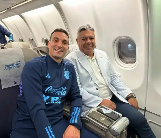 Scaloni y Tapia, en viaje.