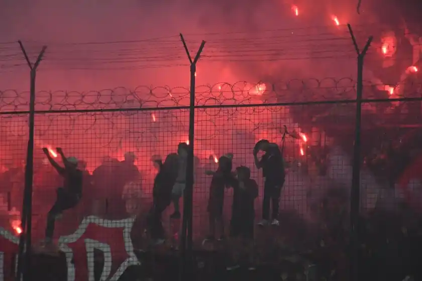 Video: el imponente recibimiento de la hinchada de Newell’s en la previa al clásico rosarino