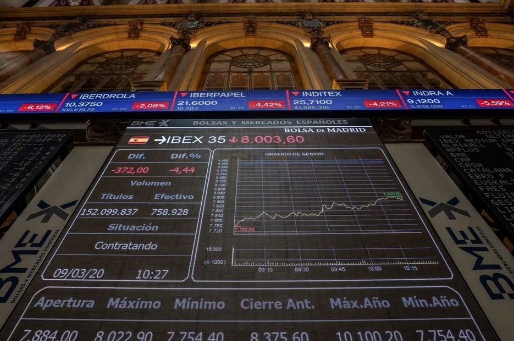 Wall Street se derrumba en la apertura y suspenden las operaciones