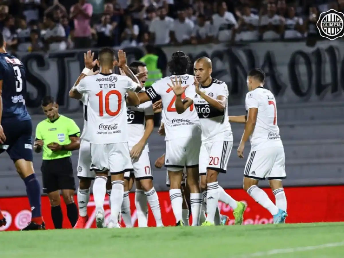 Rivales de argentinos en la Libertadores avanzaron en la vuelta al fútbol