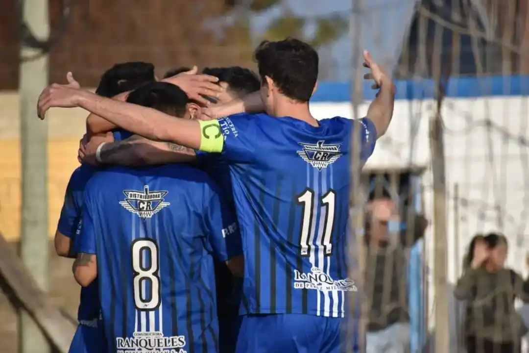 Fútbol: tras la polémica, General San Martín goleó a Independencia y retomó la punta